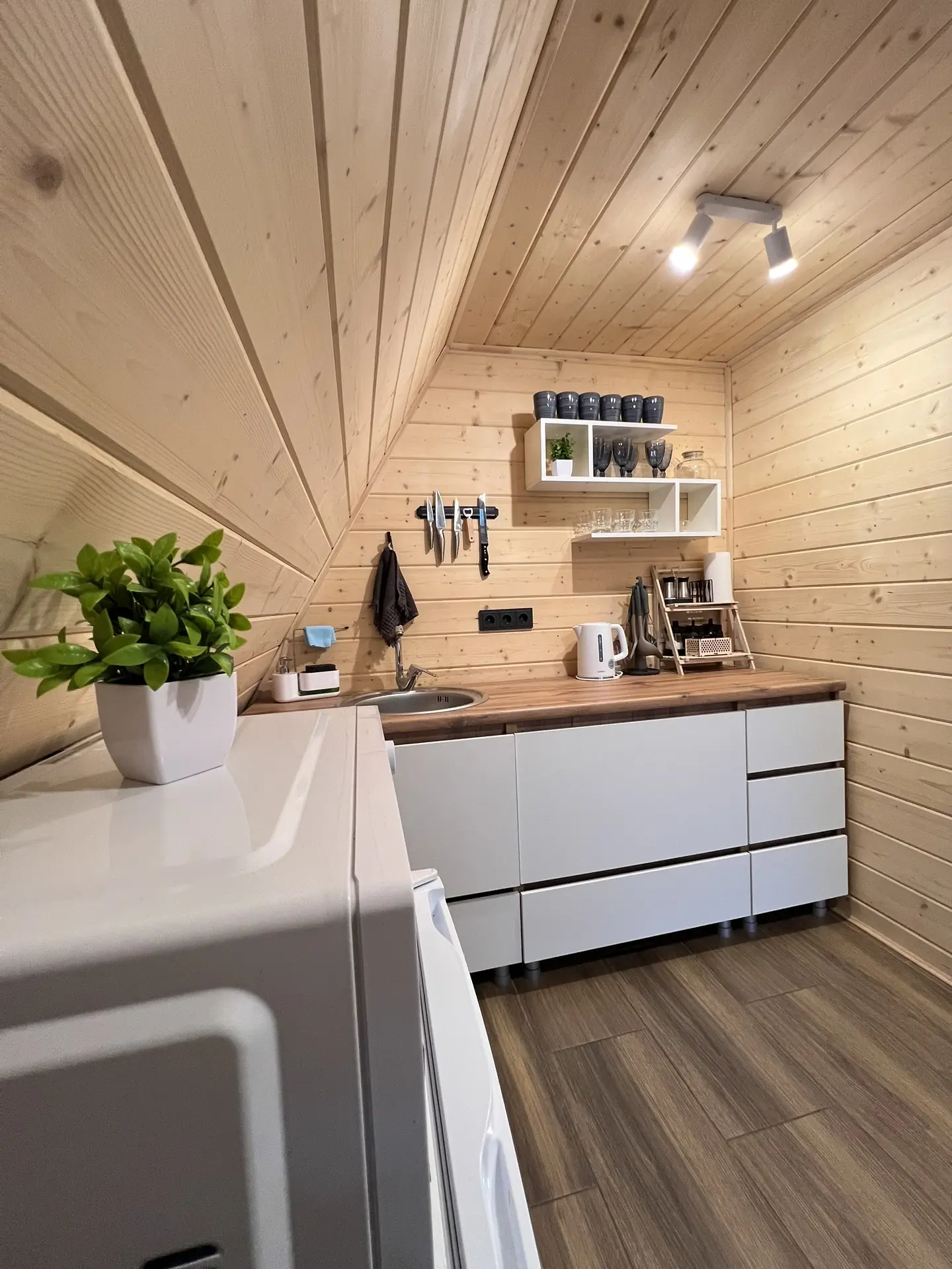 beca7f90-2c0c-4344-b2bf-3763ac6fc42b